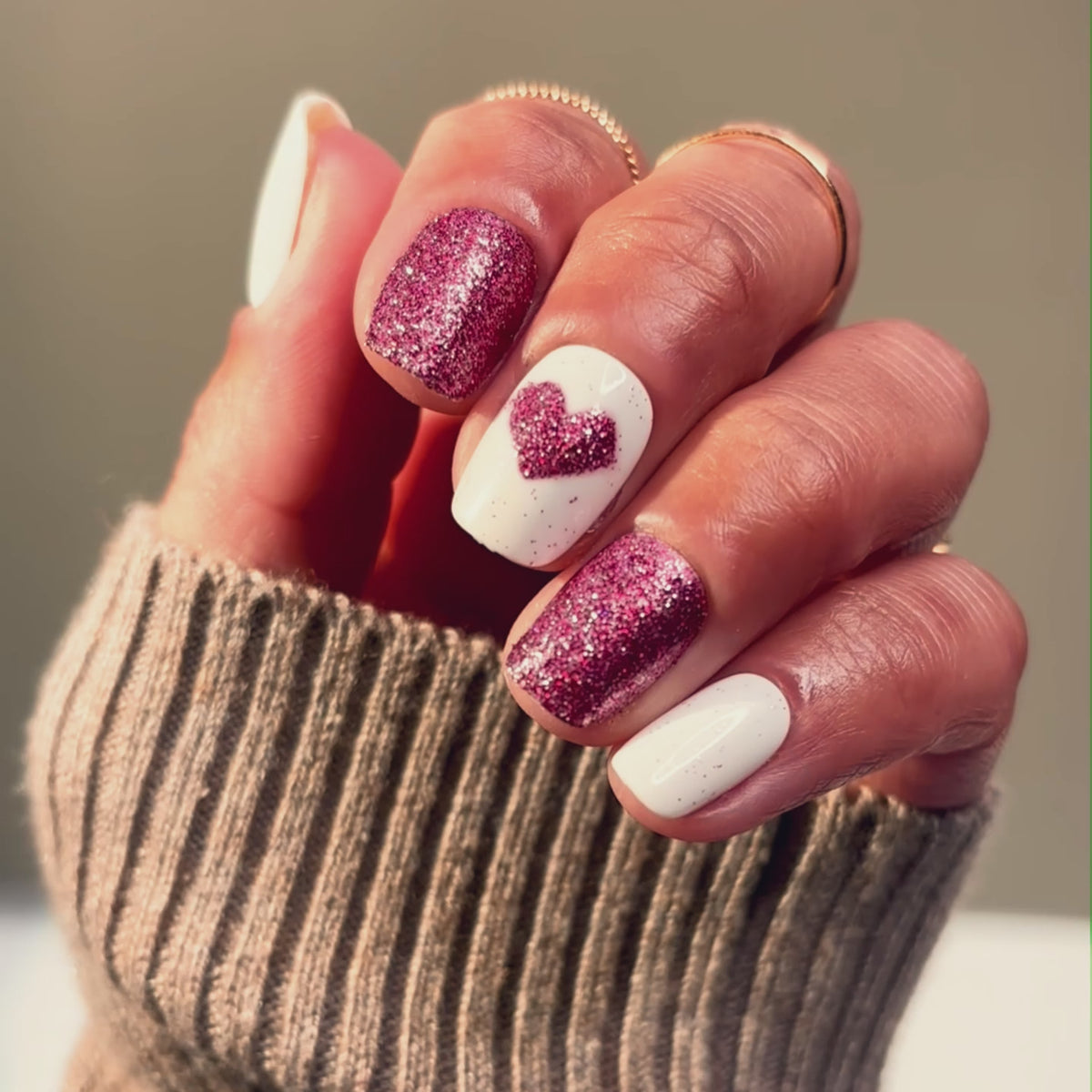 Love Story - Squoval Medium - Sustainable Nails